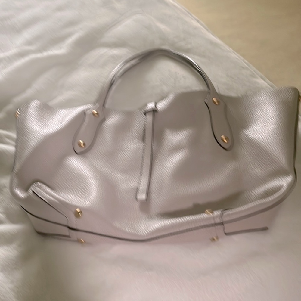 Color is a light grayish!  Very neutral!